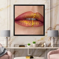 Designart 'Woman Lips Close-Up Cu Ruj Roșu, Vopsea Aurie' Modern Framed Art Print